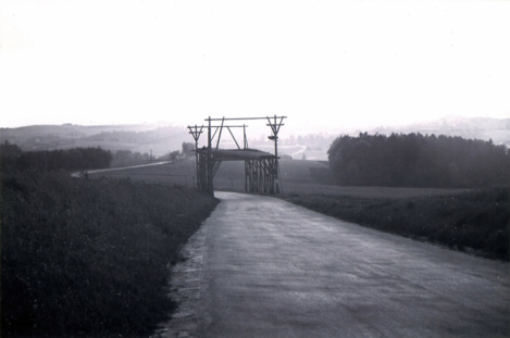 Alte Schutzbrücke für die Seilbahn nach Fischhaus